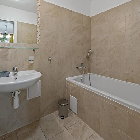 Garni Virgo 3*