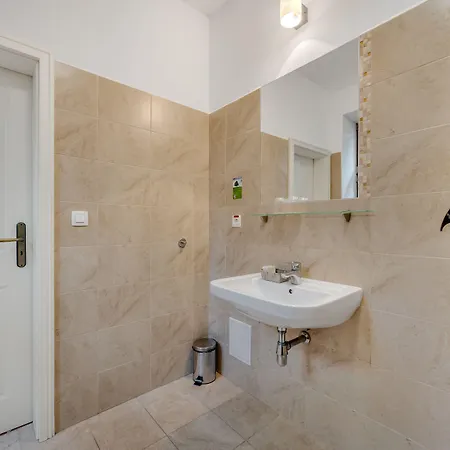 Garni Virgo Pressburg