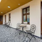 Garni Virgo Отель Братислава